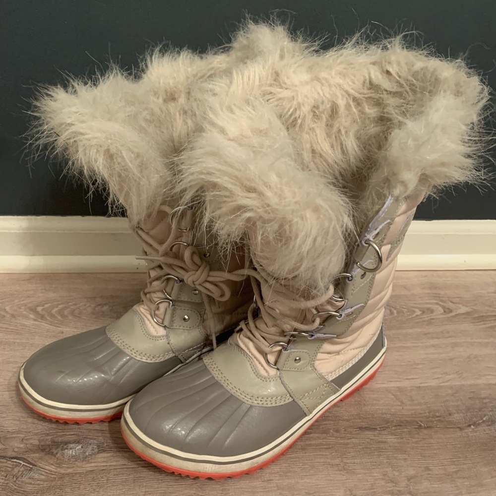 Sorel. 8.5 tall boot. Cream.